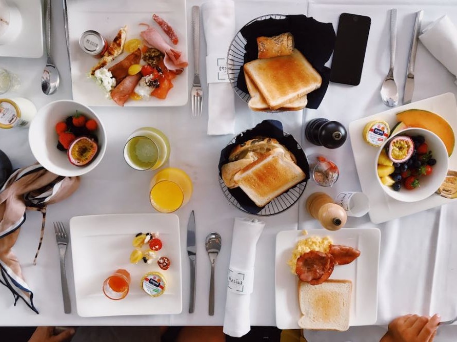 Foodie, brunch, aperitivizza: l'evoluzione del linguaggio del cibo nell'era dei social