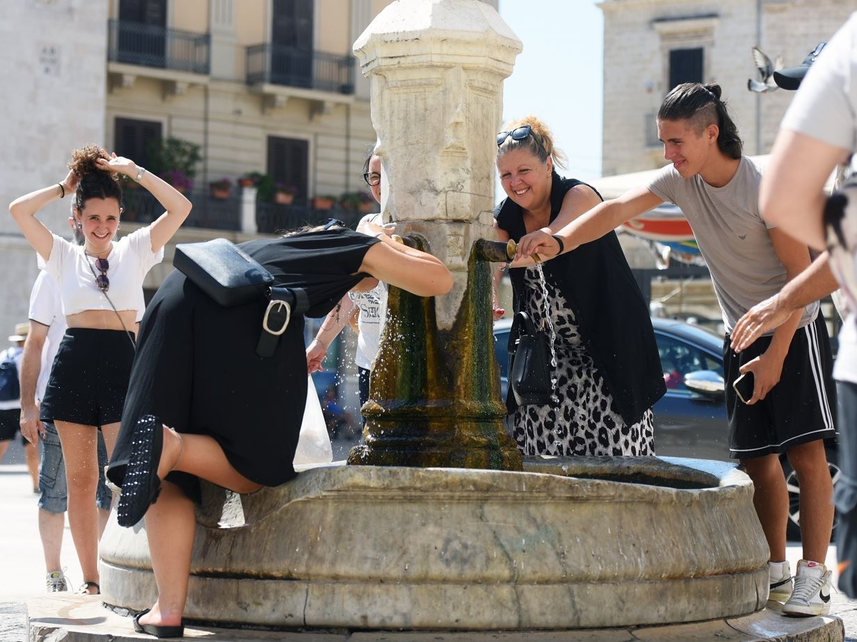 Il caldo estremo accelera l'invecchiamento: uno studio rivela effetti simili a fumo e alcol
