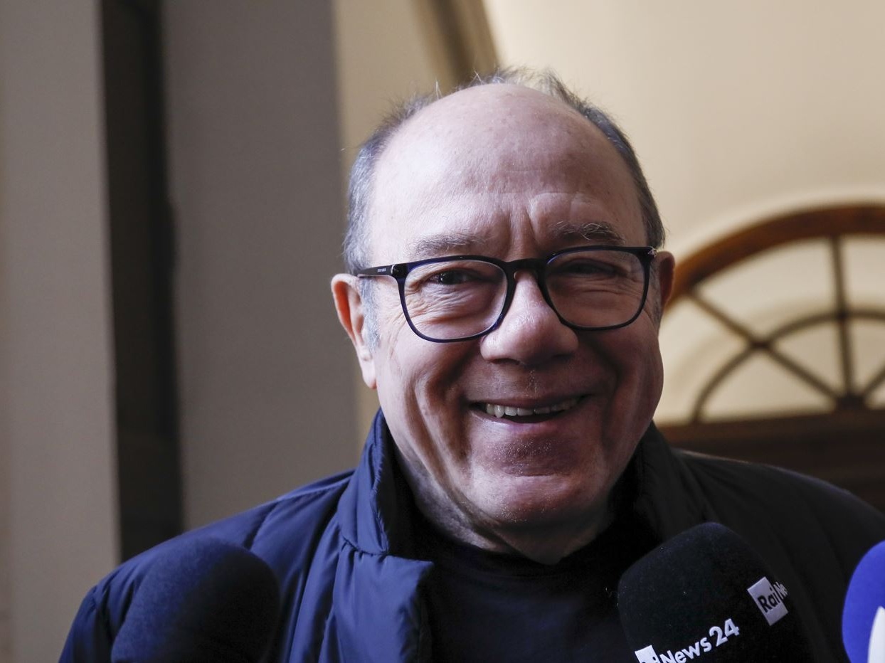 Carlo Verdone sindaco per un giorno: “A regà, mo ve sistemamo tutto!”