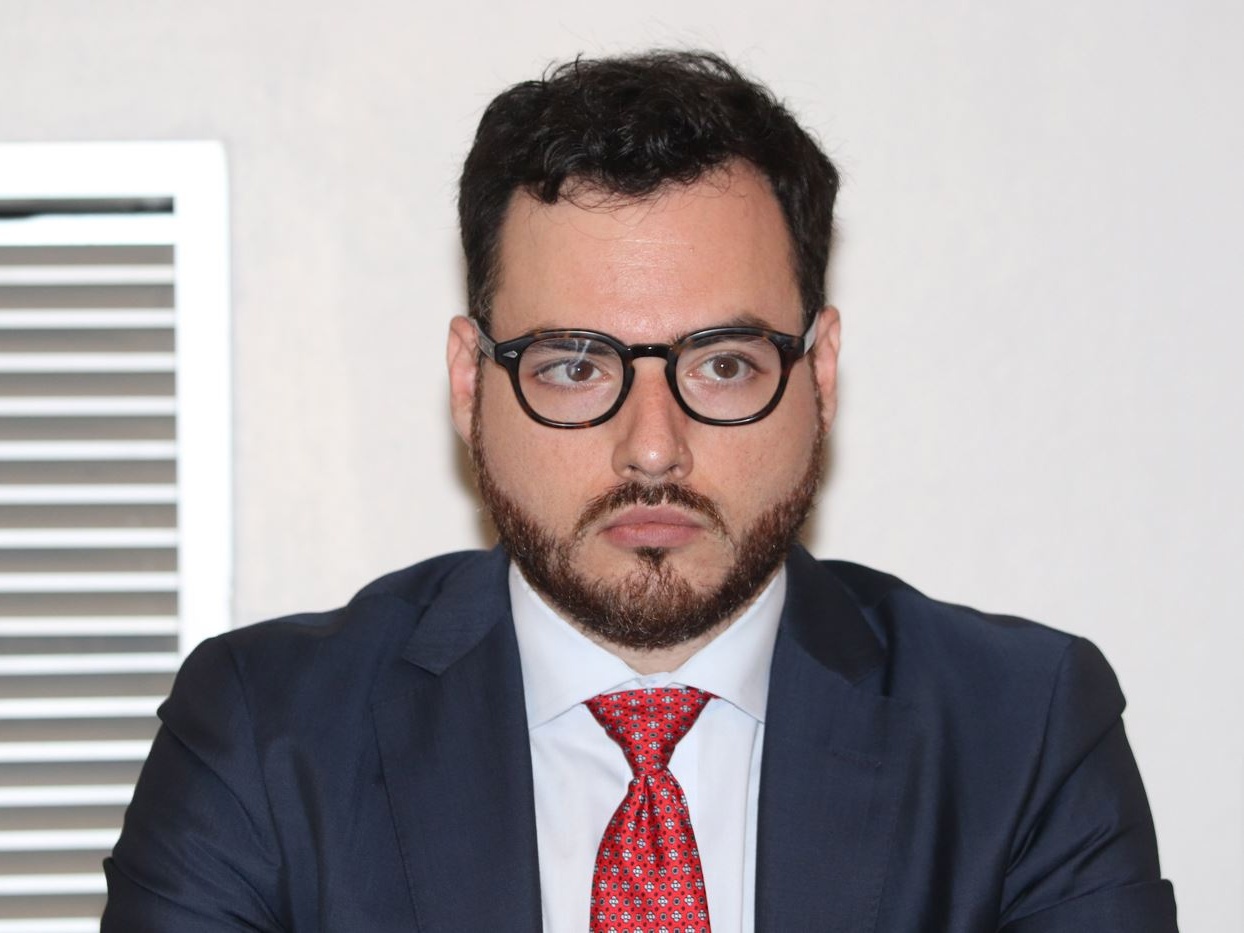 Carne coltivata, Altroconsumo: il 47% degli italiani pronto a provarla, ma solo il 23% si sente informato