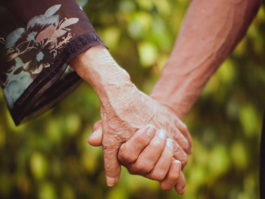 Europa sempre più longeva: aspettativa di vita media a 81,7 anni, gli italiani vivono fino a 84