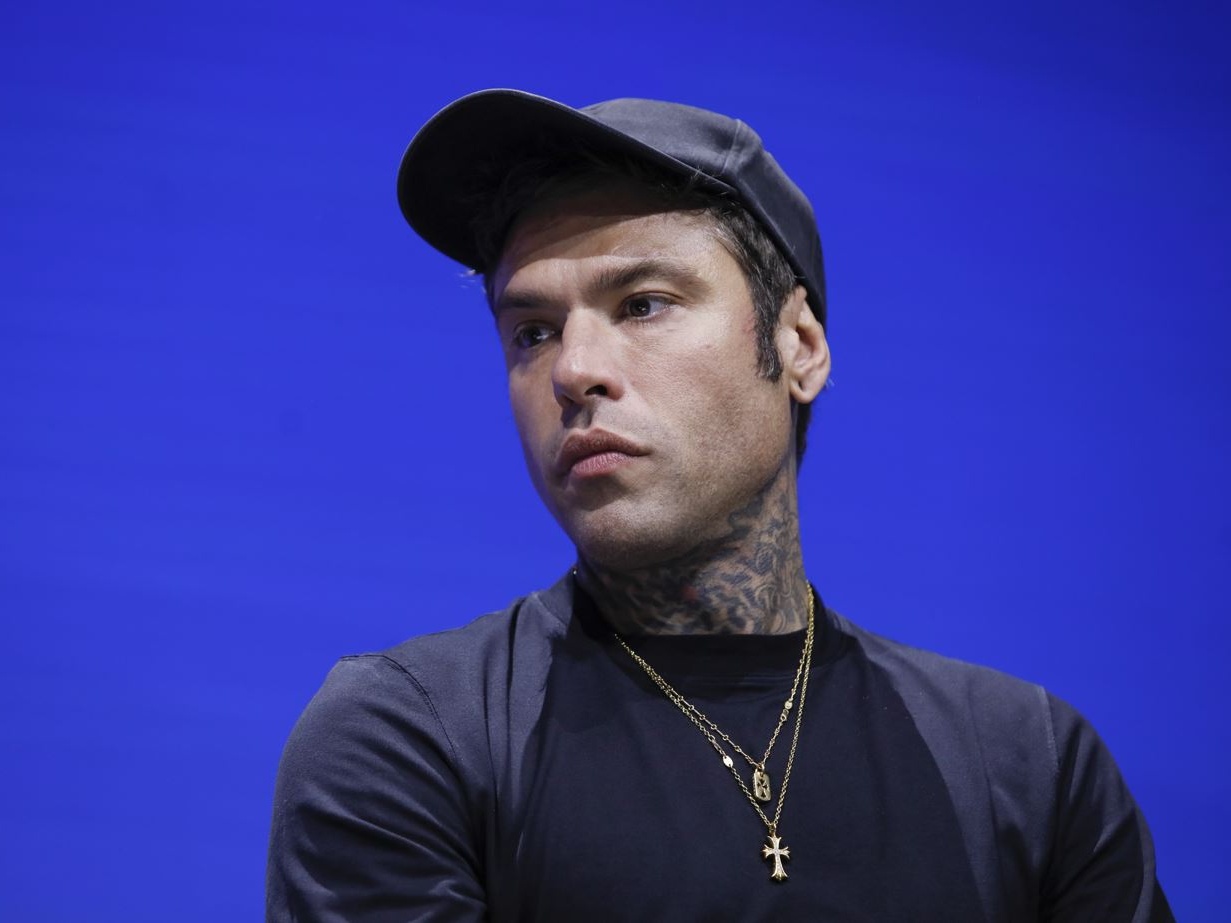 Caso Milano, ora abbiamo visto tutto: Fedez dà lezioni di procedura penale, politica e urbanistica