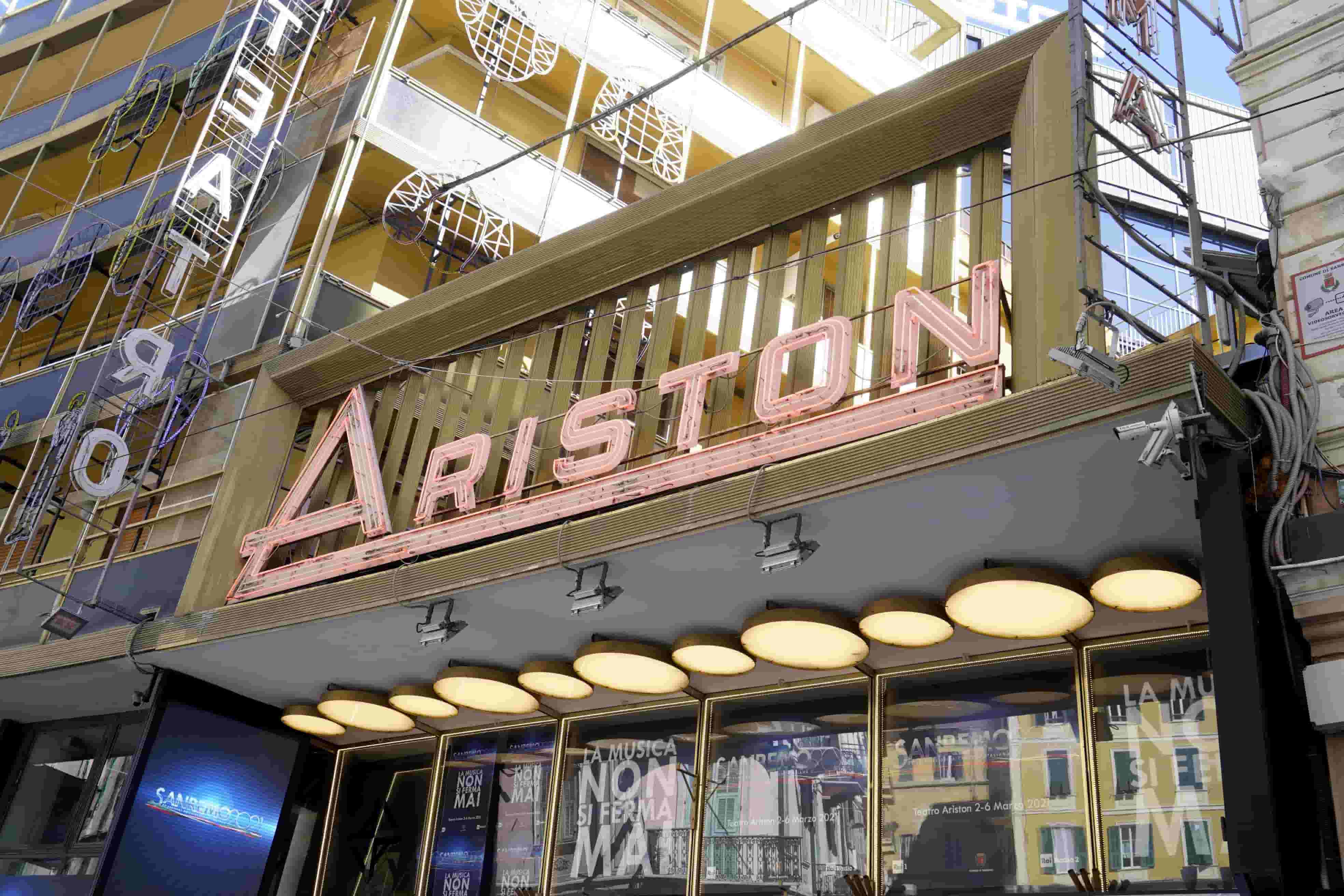 Sanremo, battaglia finita: l’Ariston non si tocca