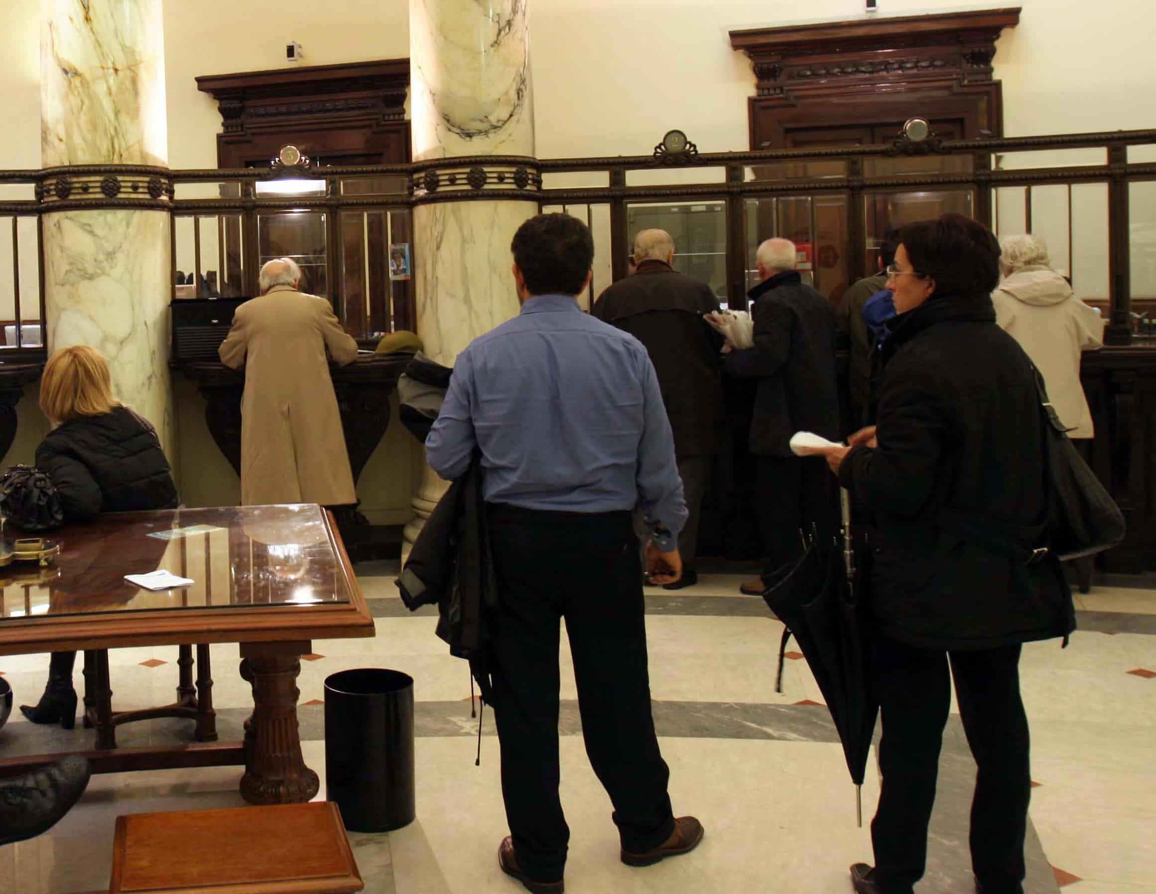 Banche italiane per la prima volta sotto la soglia dei 20mila sportelli. Tra digitalizzazione e desertificazione finanziaria