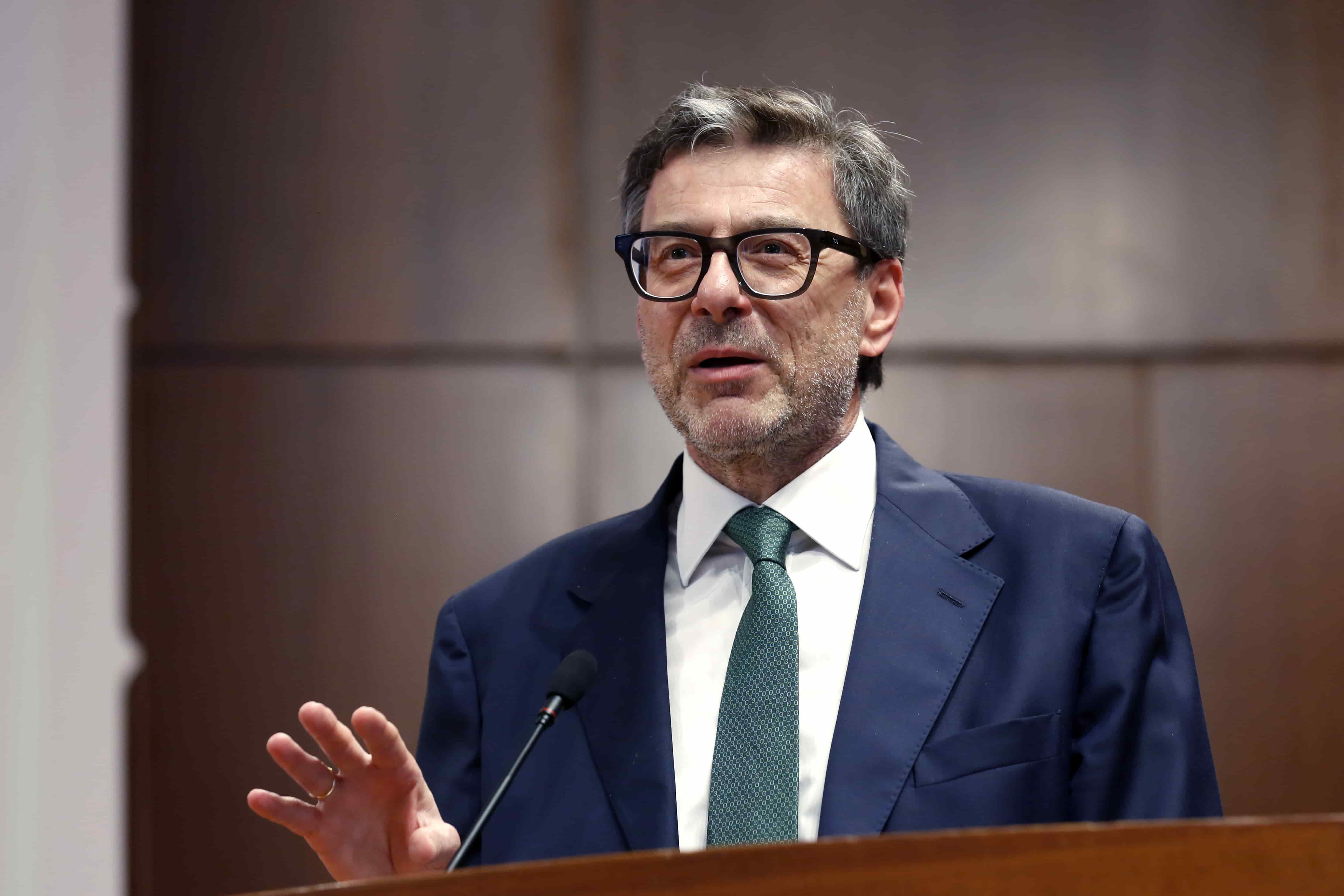 Ecofin, via libera ai dazi sui piccoli pacchi extra-Ue, l’Europa accelera