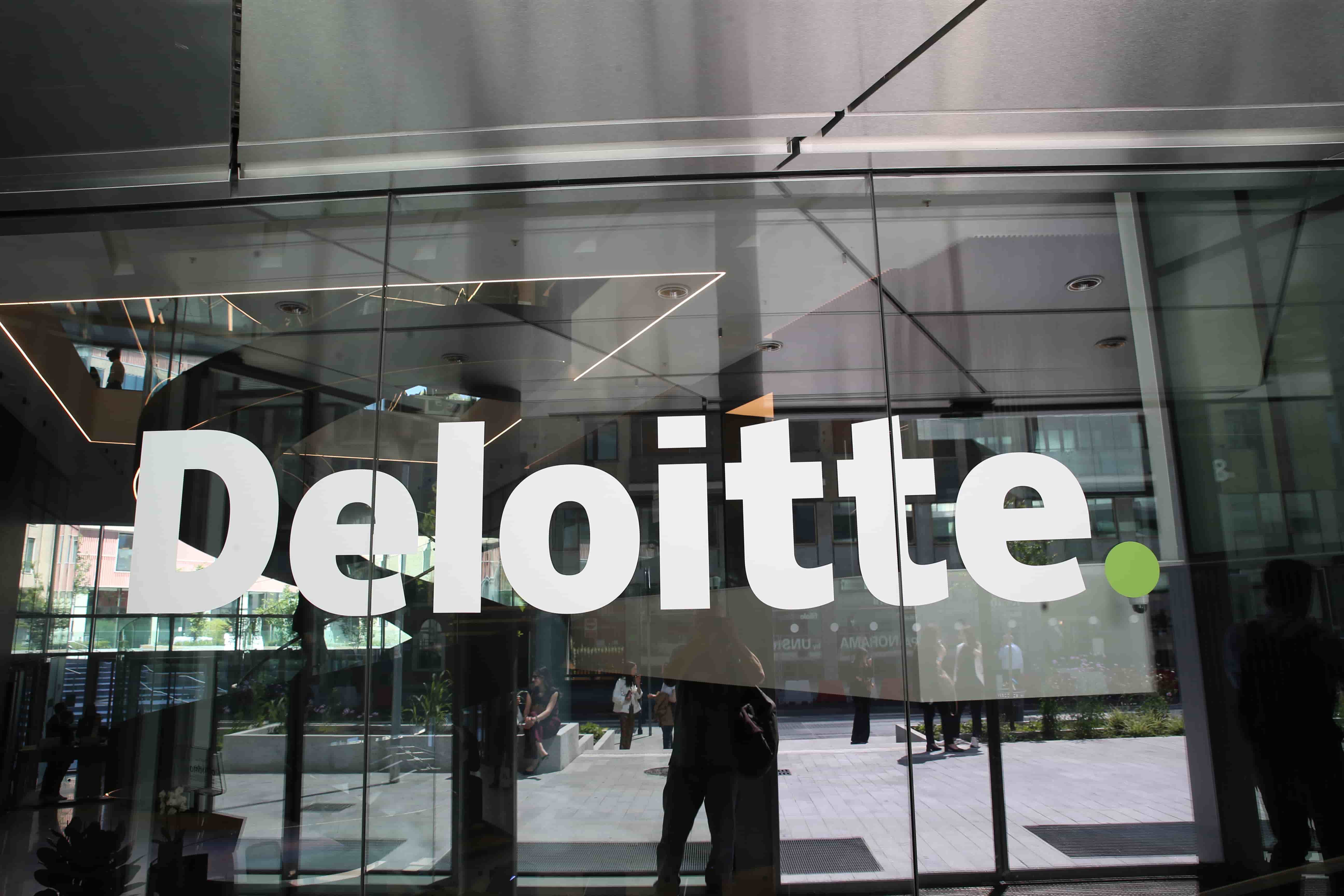Deloitte rimborsa il governo australiano per errori in un rapporto scritto con l’IA