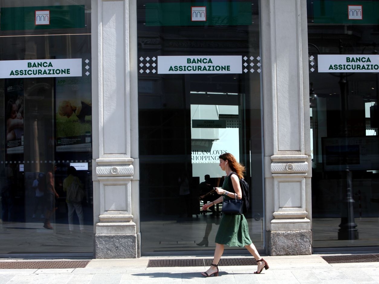 Bancario spione: malato o complottardo?