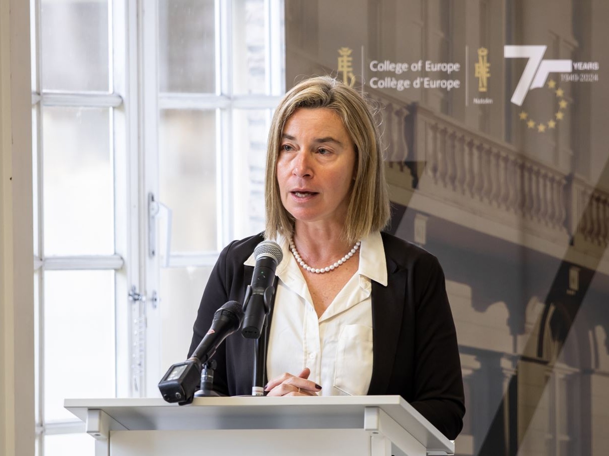 Fermati, per sospetta frode, Federica Mogherini e l'ambasciatore Sannino