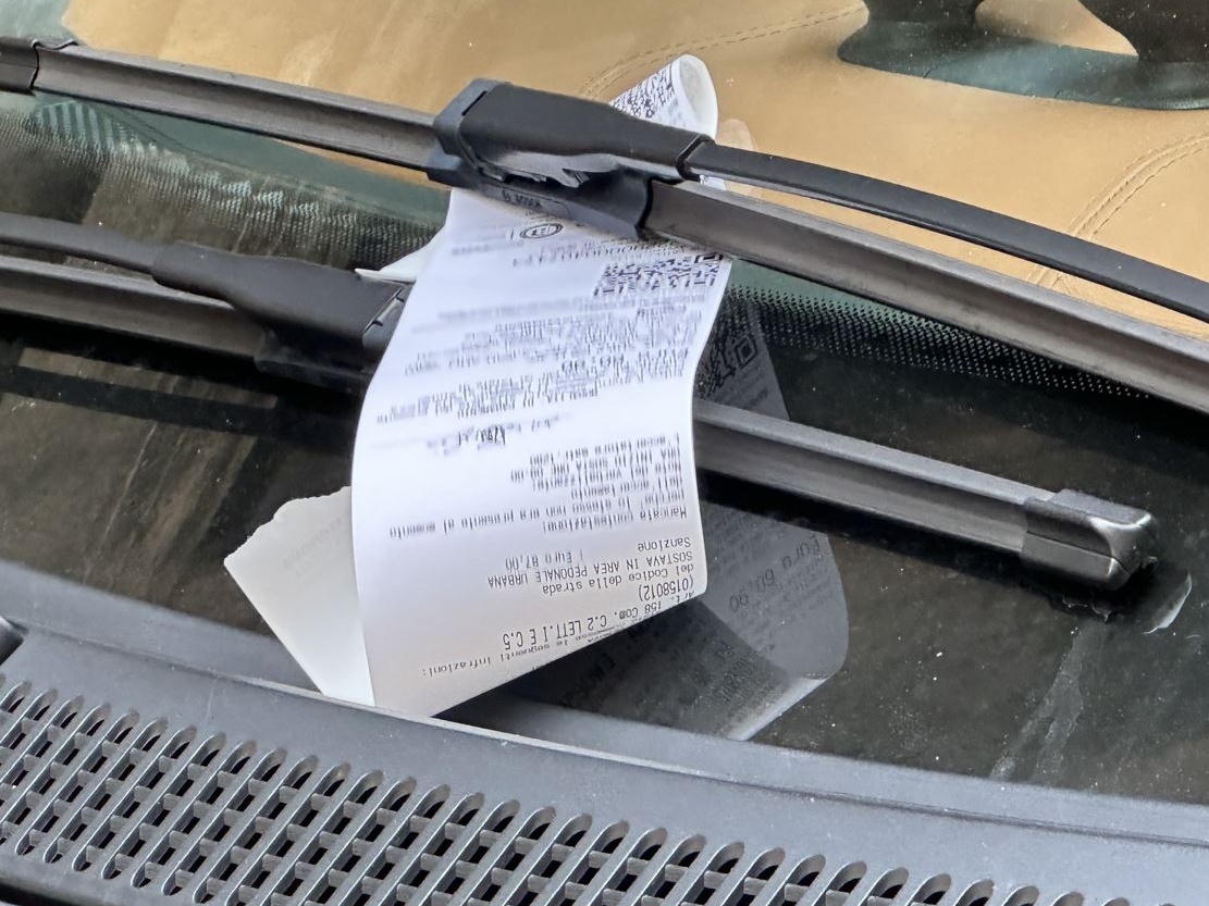 I piccoli comuni turistici battono le grandi città per incassi pro capite di multe stradali