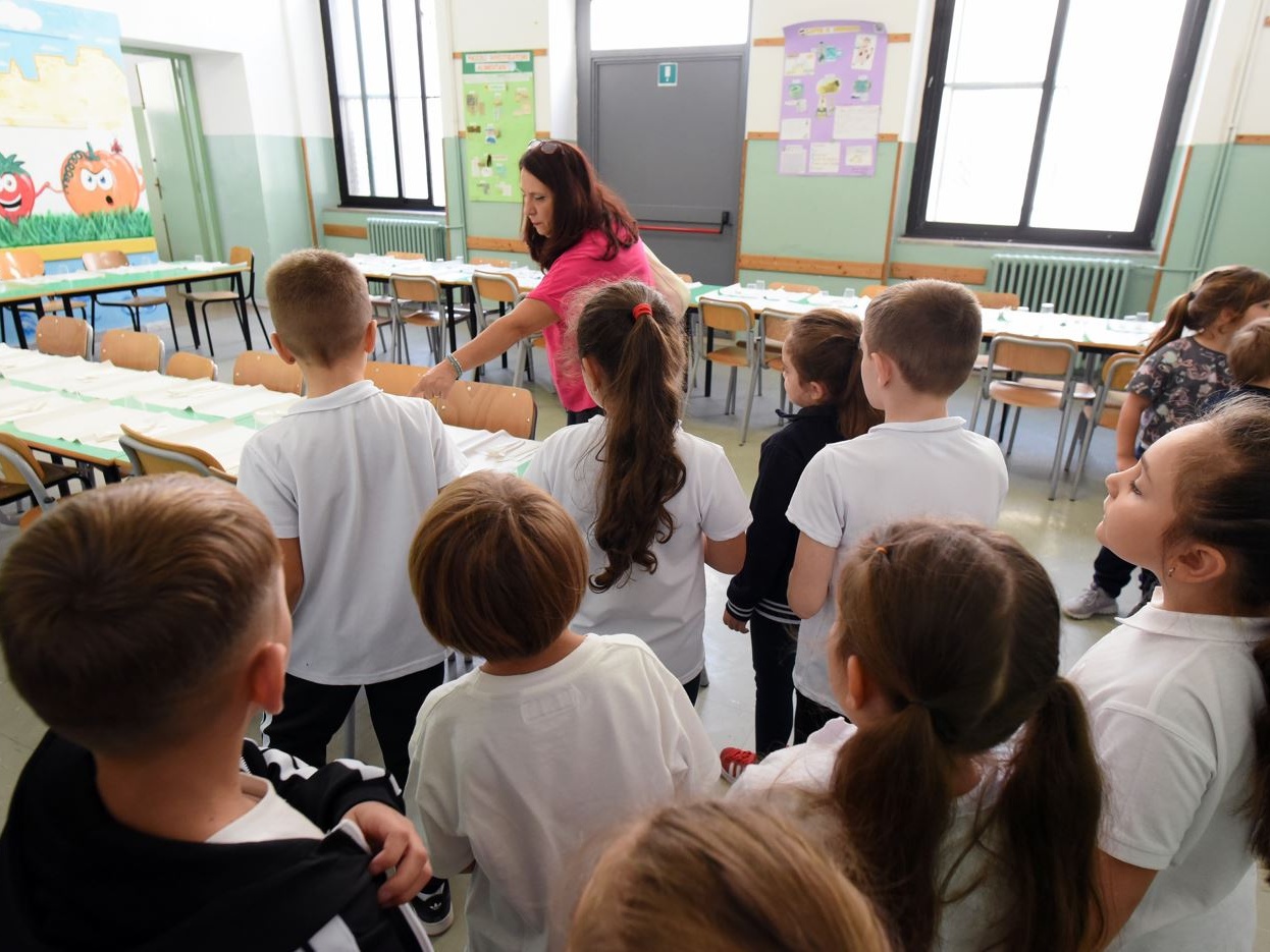 Controlli dei NAS nelle mense scolastiche: riscontrate irregolarità in una mensa su quattro
