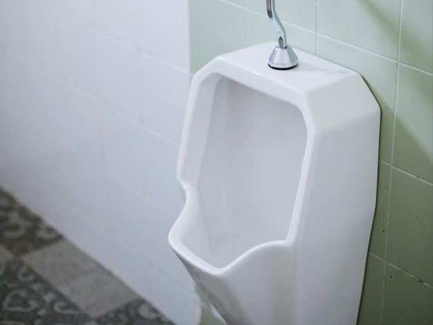 Elogio metafisico dell'orinatoio perfetto