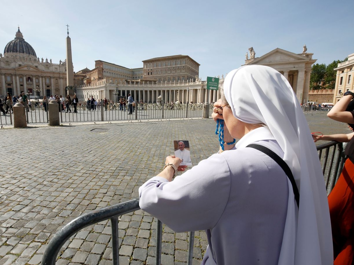 Papa Francesco: l'addio del mondo corre sul web