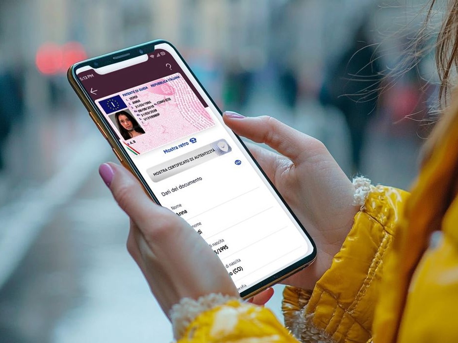 Rivoluzione patenti in Europa: digitale, neopatentati e guida accompagnata tra le novità