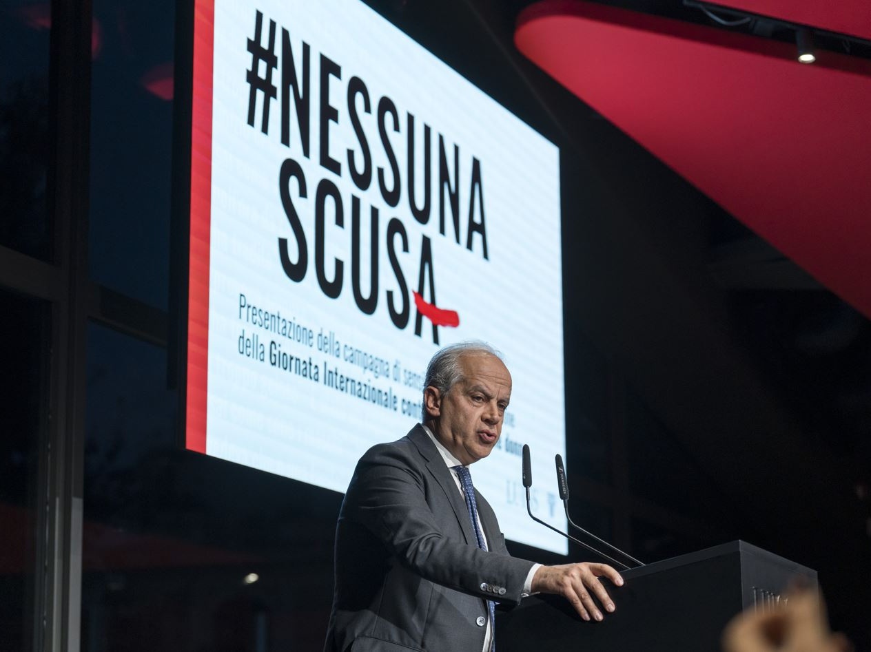 Violenza sulle donne, #nessunascusa. Piantedosi: Serve cambio cultura