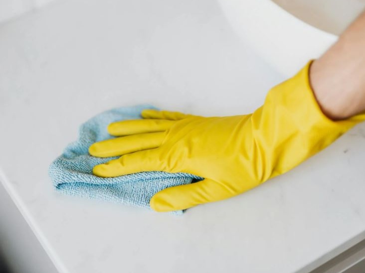 Uomini e lavori domestici: 19 milioni si occupano delle pulizie