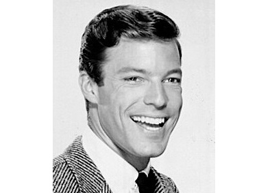 Addio a Richard Chamberlain, l’indimenticabile Padre Ralph che fece innamorare milioni di donne