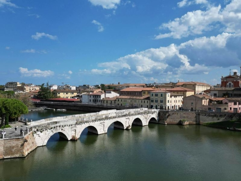 La scure della burocrazia: a Rimini multato un 14enne, troppo 'anziano' per l'altalena