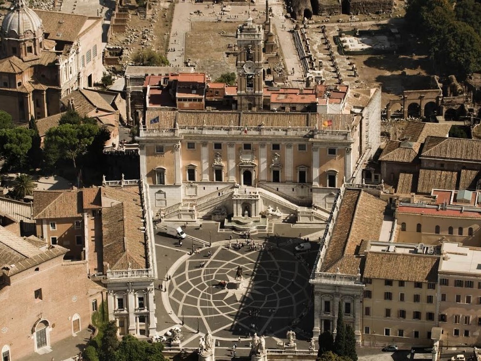 Firma d'autore per le buche di Roma: indagati funzionari comunali e un imprenditore