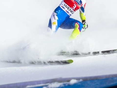 Francia: l'allenatore della nazionale di sci sospeso per violenza sessuale ai danni di atlete