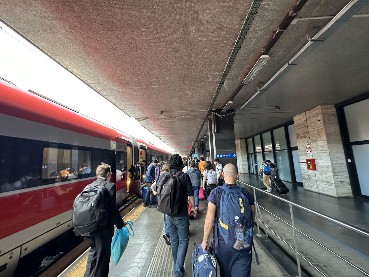 Roma si ferma, doppio sciopero tra trasporto pubblico e voli. Disagi per pendolari e viaggiatori