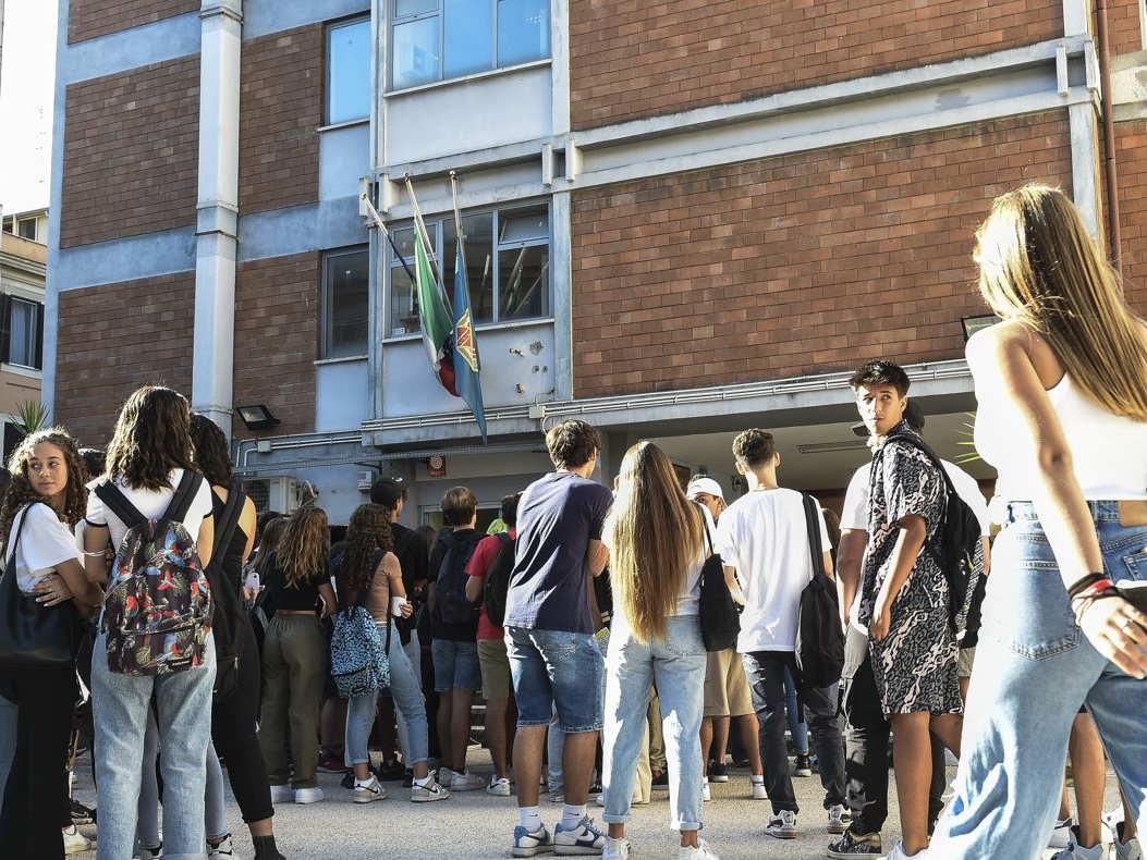 Minori e social, l’Italia prepara la stretta: regole e limiti per i baby influencer