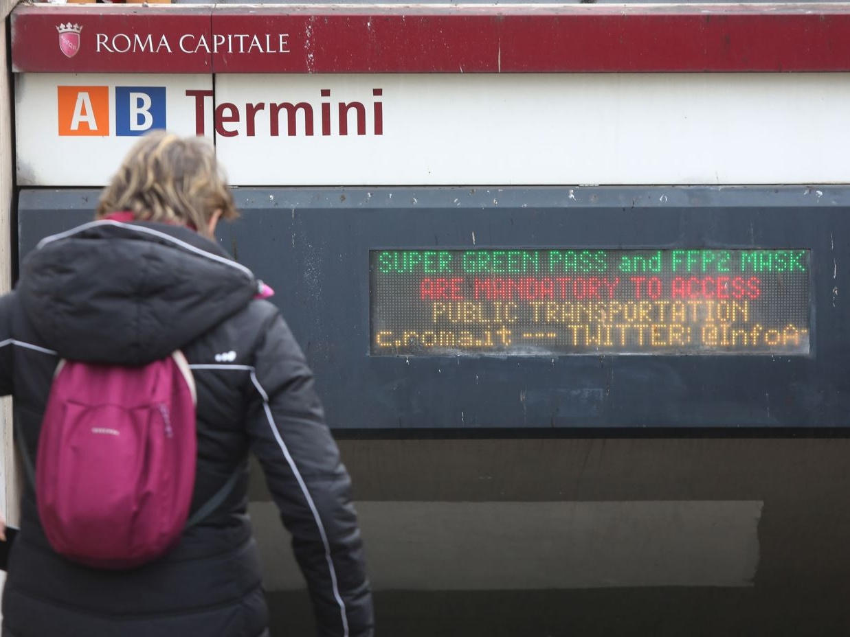 Ruba zaino a rumeno suicida: dov'è la rabbia della gente quando il mostro è uno di noi?