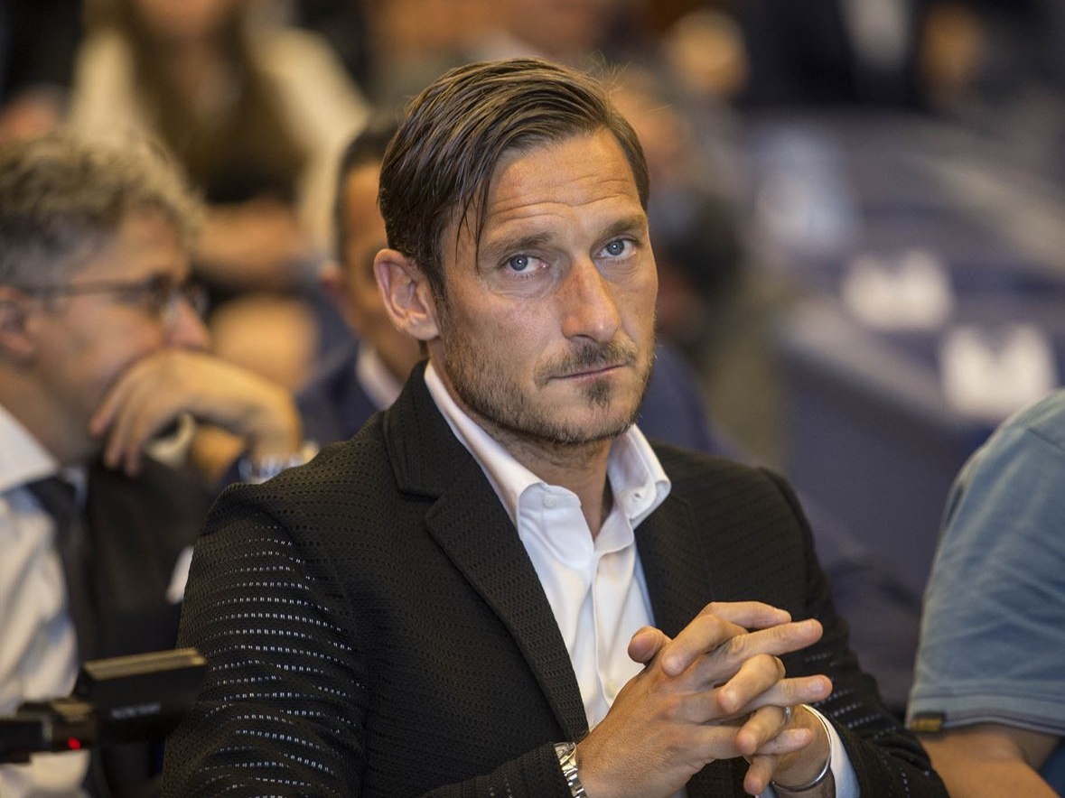 Totti “zar di tutte le Russie”? Cerchiamo di restare seri, sono altri i problemi