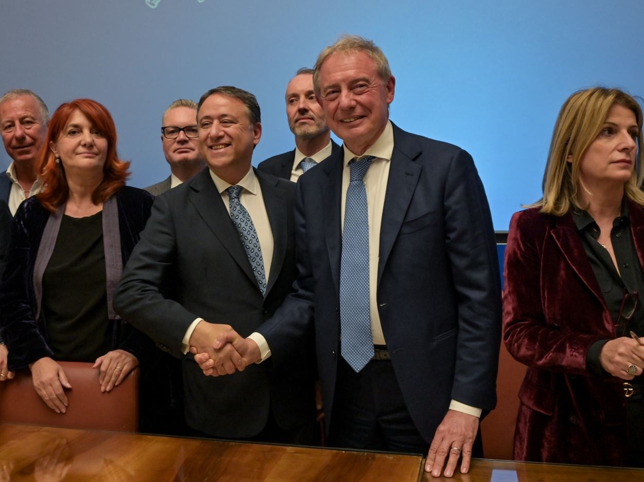 Firmato accordo tra Beko Europe, governo e sindacati. Urso: “Nessun licenziamento, 300 milioni di investimenti”