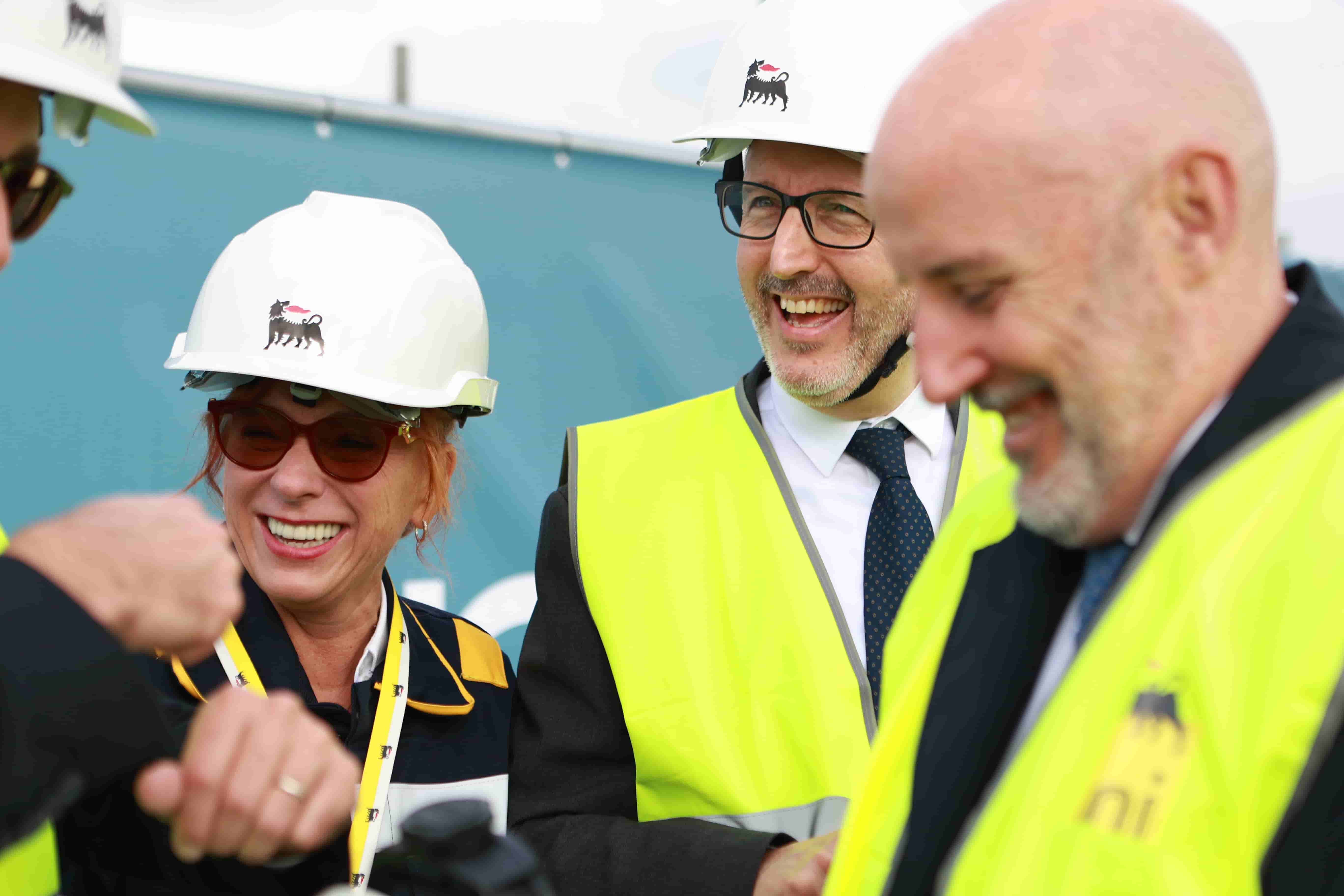 La raffineria Eni di Livorno celebra “85 anni di storia e un futuro da bioraffineria”