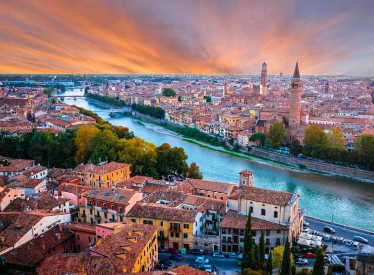 Vacanze di lusso in Italia, prezzi record fino a 300mila euro a settimana secondo il Codacons