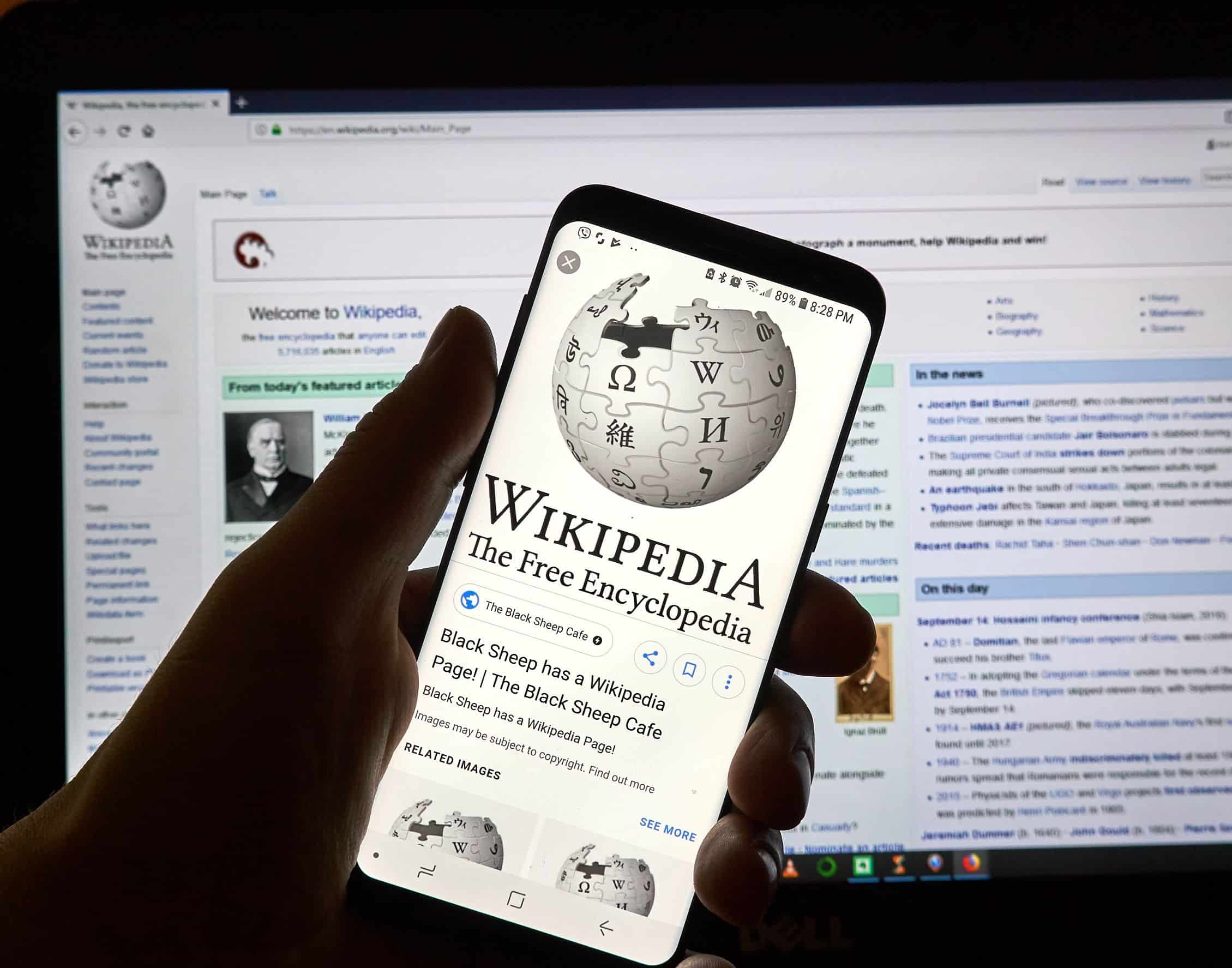 Wikipedia perde traffico, l’IA cambia il modo di cercare informazioni