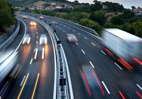 Pedaggi autostradali 2026, aumenti leggeri ma costi ancora elevati: chi paga davvero il conto