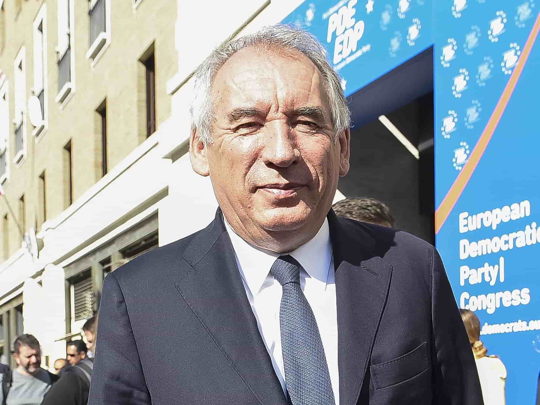 Francia: Bayrou convoca un vertice per un maggiore controllo dei flussi migratori