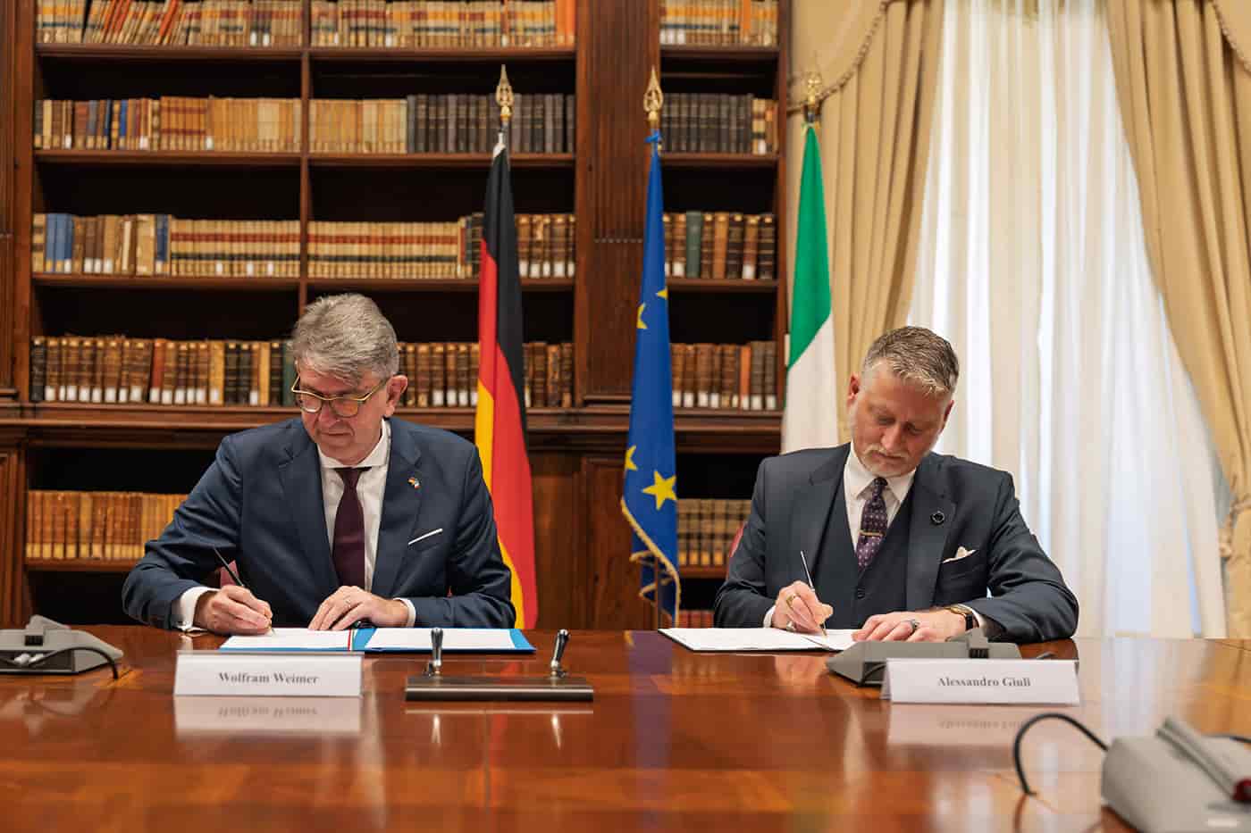 Vertice Italia - Germania, il Ministro Giuli e il Ministro federale Weimer firmano intese