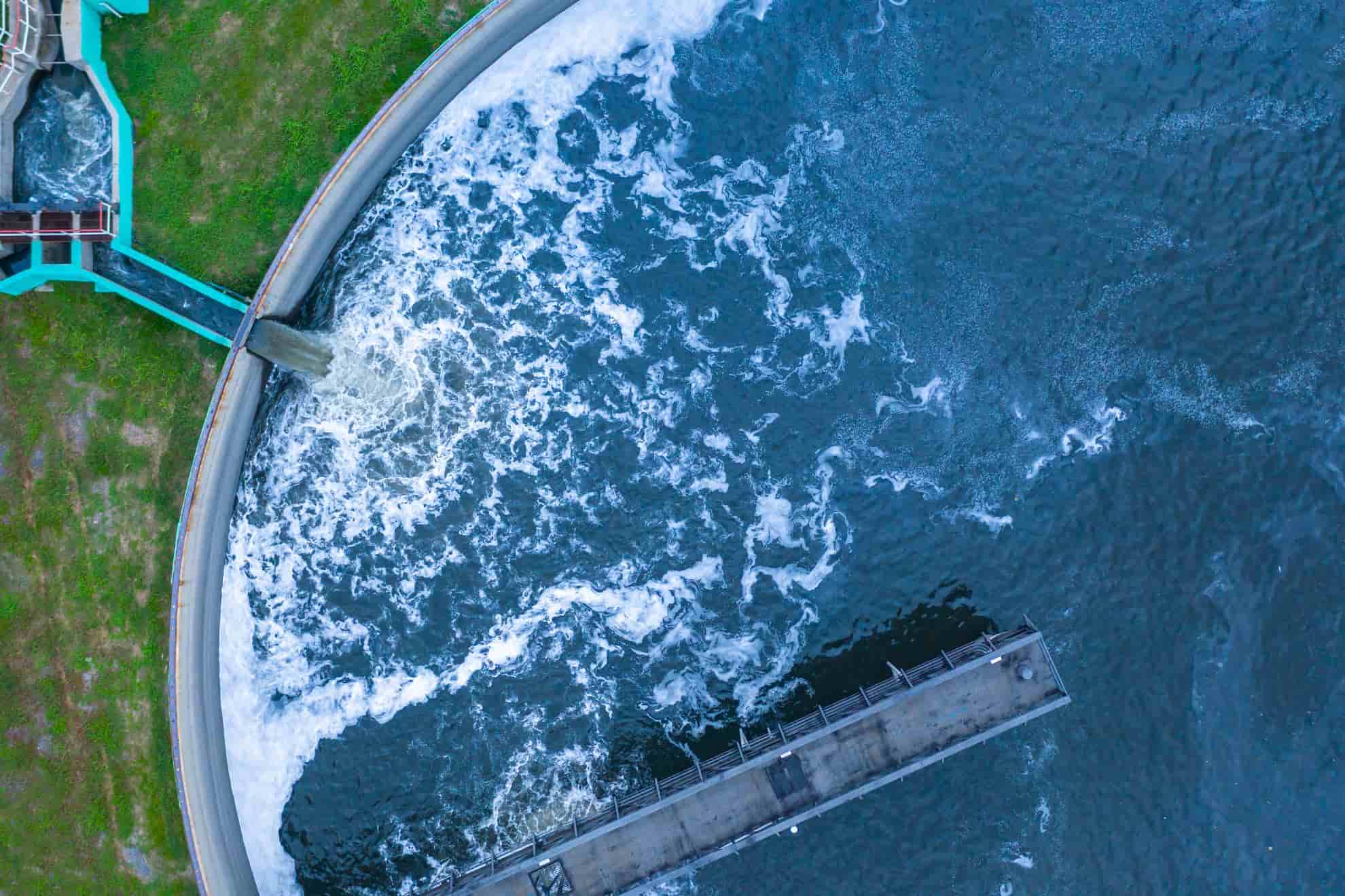 Egualia e Farmindustria, forte preoccupazione per direttiva UE acque reflue