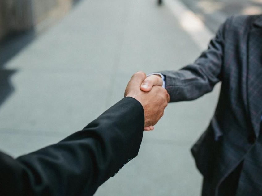 Il lavoro rallenta a dicembre, meno occupati e più inattivi, ma il tasso di disoccupazione resta ai minimi