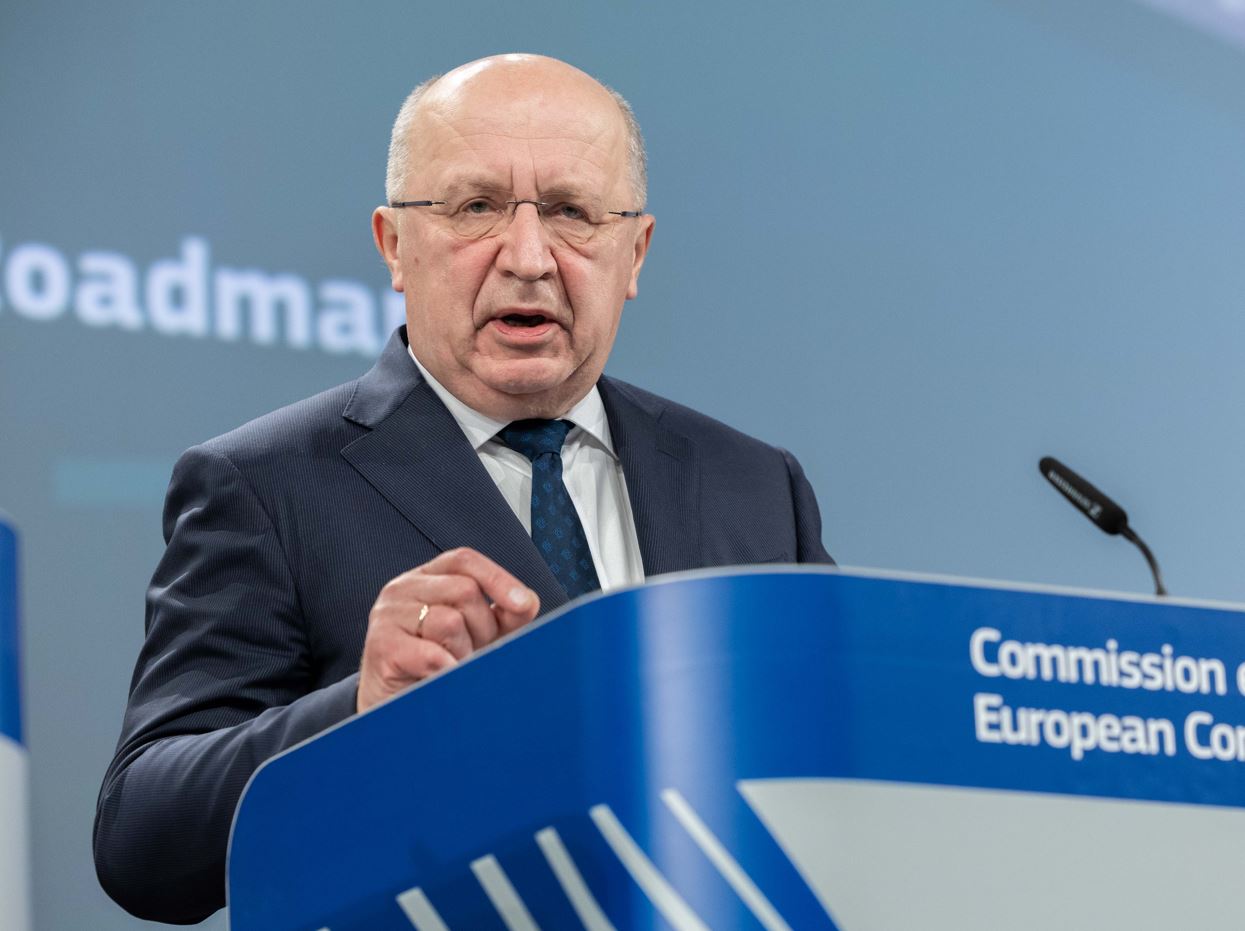 Il Commissario Ue per la Difesa promuove la creazione di un esercito congiunto per sostituire i soldati Usa in Europa