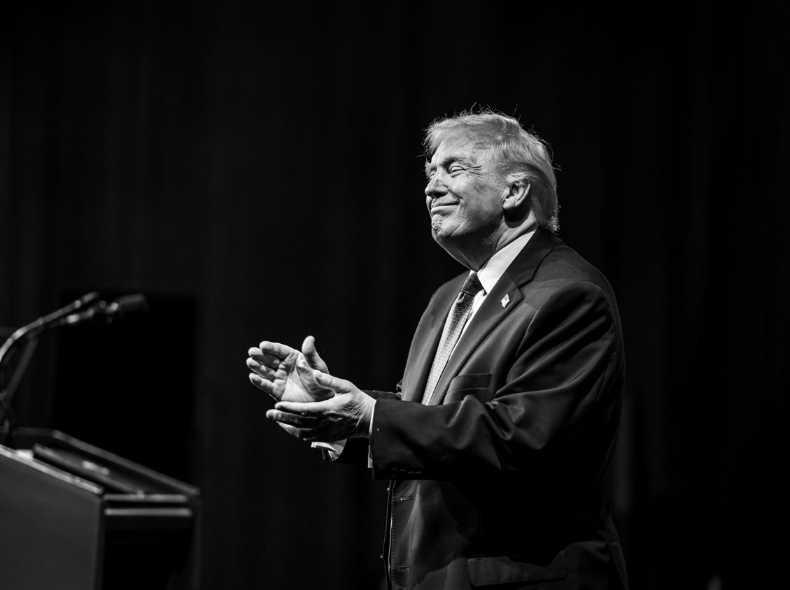 Forse è il momento che la destra europea prenda le distanze da Trump e dal suo modello di tossica democrazia