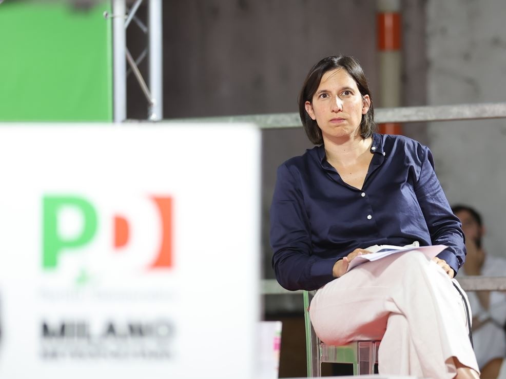 Il sindaco di Trieste offende Elly Schlein e pensa di fare ridere. E in effetti ci riesce